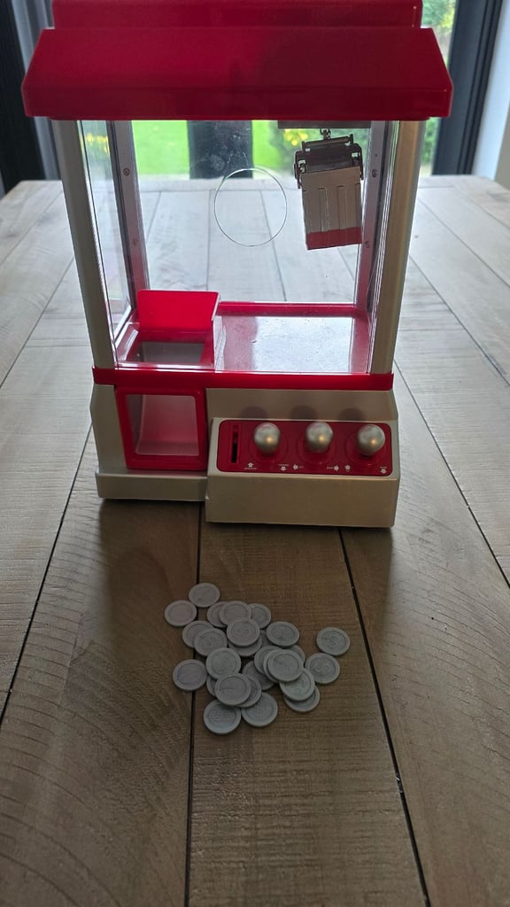 Mini toy grabber/claw machine