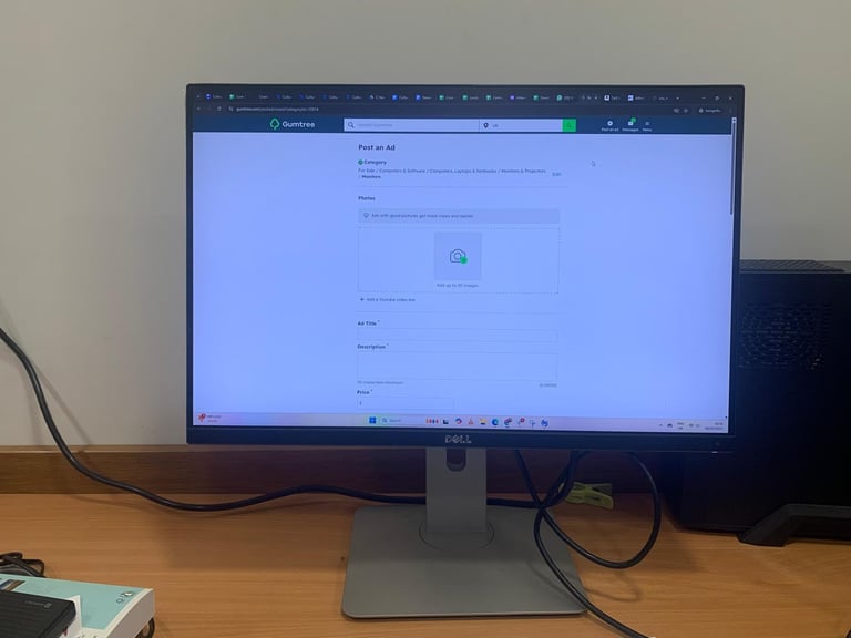 Dell U215 - 24 Inch Monitor (Excellent Condition)