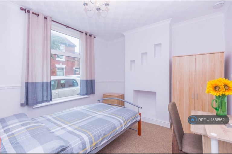 4 bedroom house in Cleveland Road, Southsea, PO5 (4 bed) (#1531562)