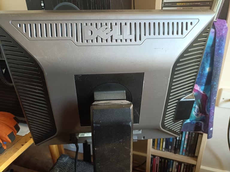 image for Dell REVAO2 LCD 17inch monitor 