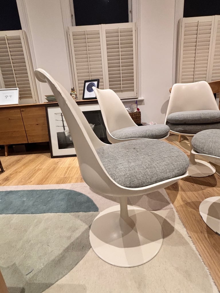4x Eero Saarinen replica chairs