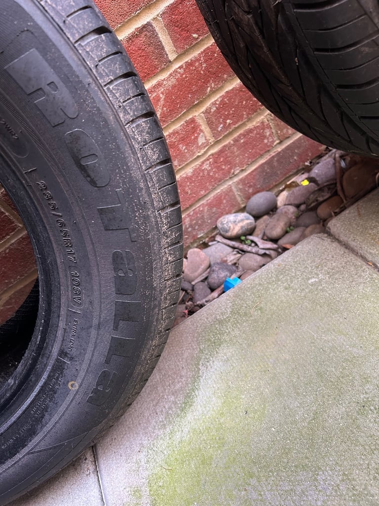 2 tyres 235/65R17 £15 pair
