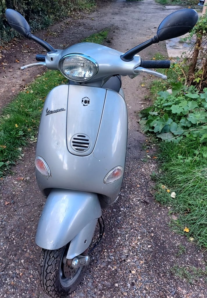 Piagggio vespa et4
