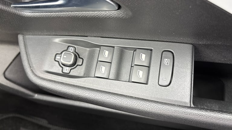 2022 Vauxhall Astra 1.2 Turbo Design 5dr HATCHBACK PETROL Manual