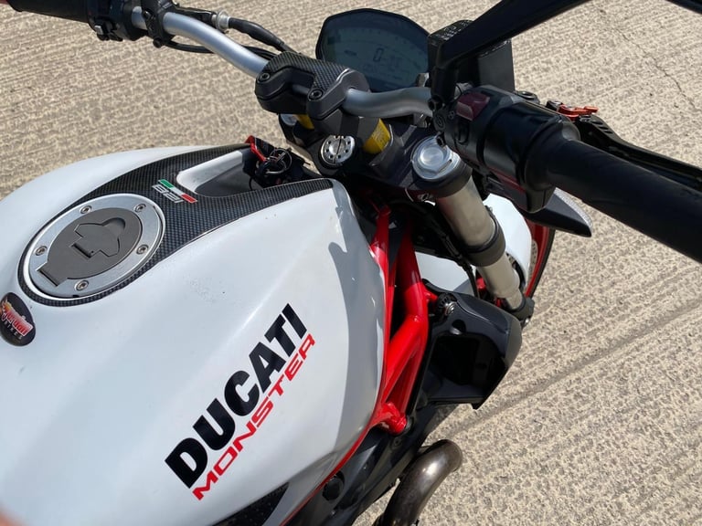 2014 64 DUCATI M821 MONSTER ABS NAKED WHITE M 821 NEW MOT MINT LOW MILES