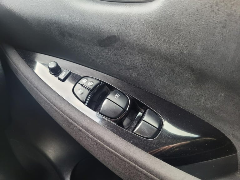 2016 Nissan Leaf 24kWh Acenta Hatchback 5dr Electric Auto (109 bhp) HATCHBACK Electric Automatic