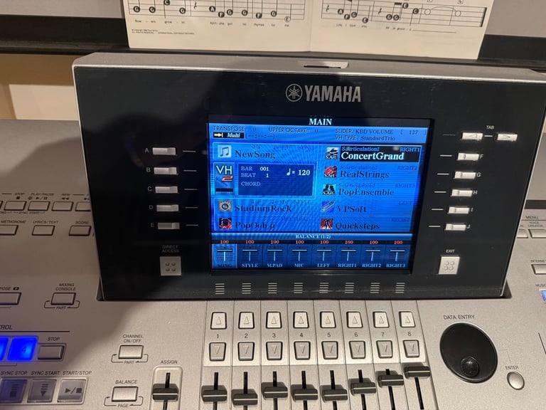 Yamaha Tyros 4 + Keyboard Stand