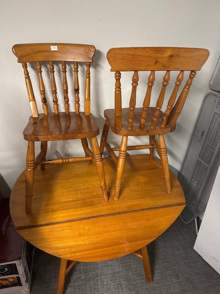 Dining Table & 2 Chairs 