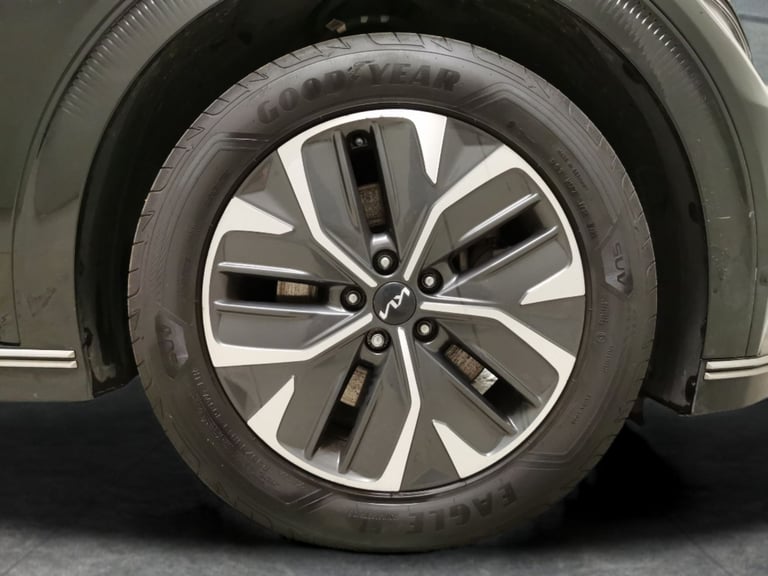 2022 Kia EV6 77.4kWh Air Hatchback 5dr Electric Auto (225 bhp) - HEATED STEERING - LANE  Hatchbac...