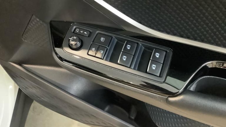 2019 Toyota C-HR 1.8 VVT-h Dynamic SUV 5dr Petrol Hybrid CVT Euro 6 (s/s) (122 ps) Automatic SUV ...