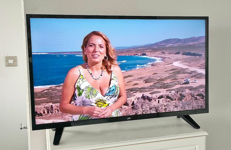40" JVC SMART HD READY WIFI LED APPS TV FREEVIEW CATCH UP RC & LEGS TOP CONDITION -FREE DELIVERY