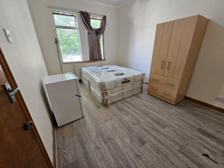 DSS Large Double Room Available in Lower Clapton, Hackney E5 in