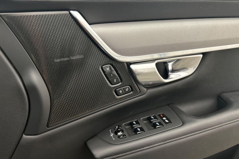 2022 Volvo V90 Plus, B4 mild hybrid, Petrol, Dark ESTATE Petrol/Electric Hybrid Automatic