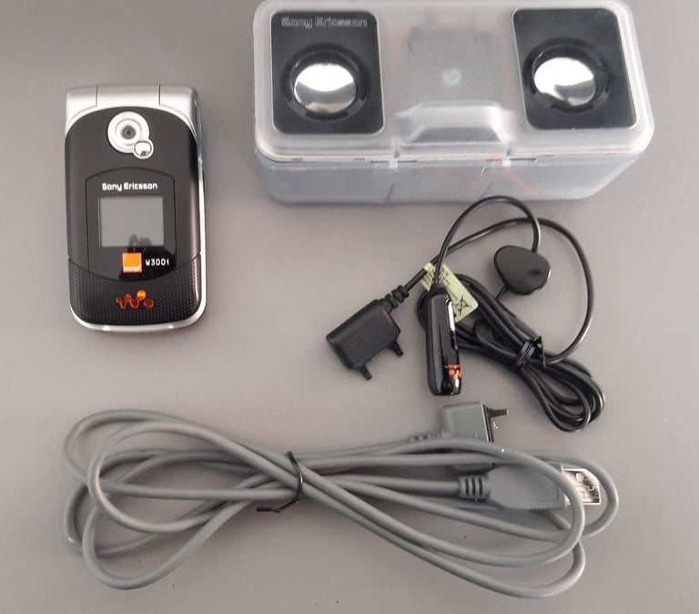 image for Mobile Phone Sony Ericsson W300i Vintage *Not working, for spares and repair* – post or collect