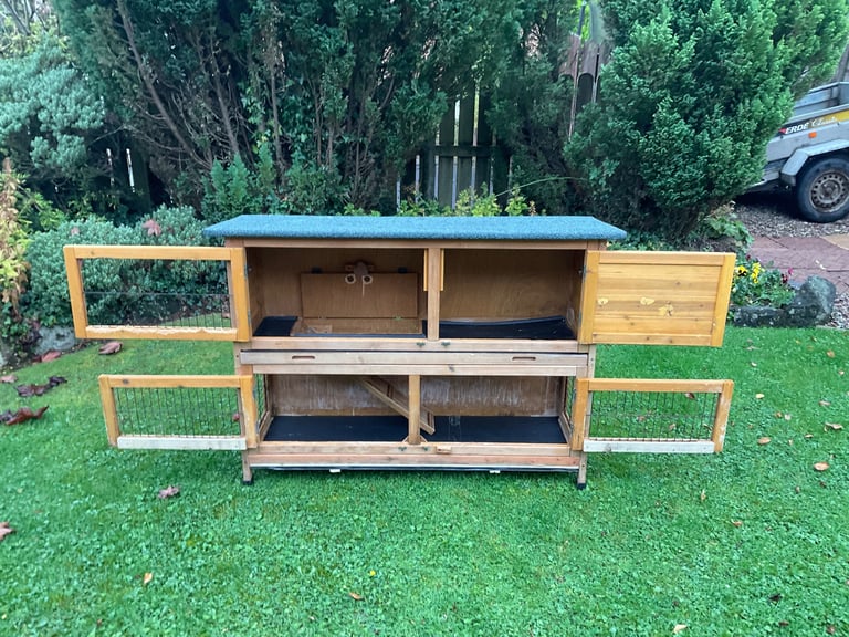 Rabbit or Guinea Pig Hutch + Extras. Possibly Deliver. 