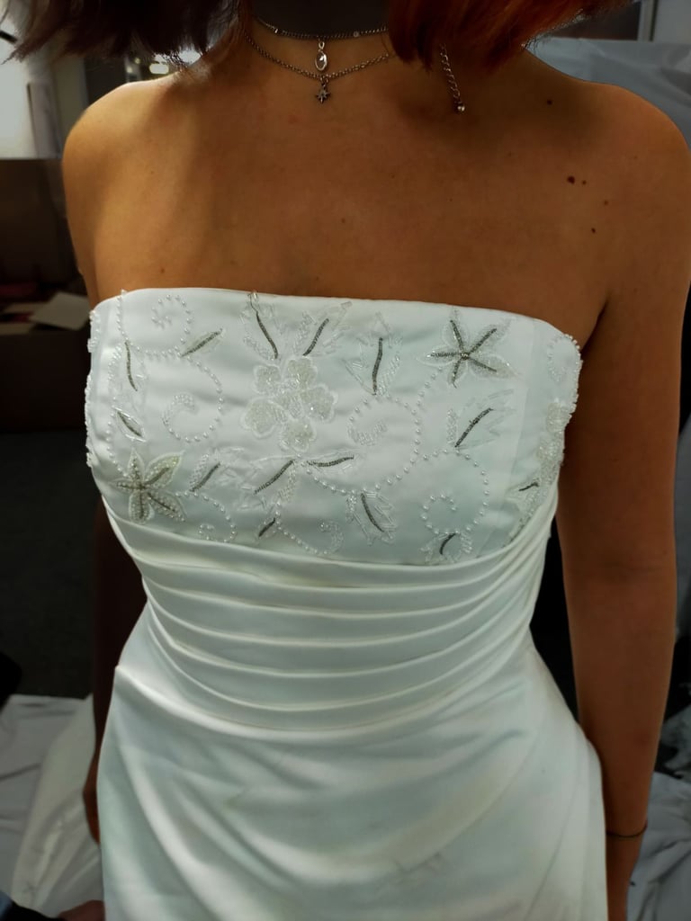image for Beautiful Wedding Dress - Size M (Never Worn)