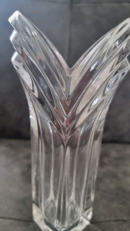 Mikasa Crystal Tulip Vase V Shape 