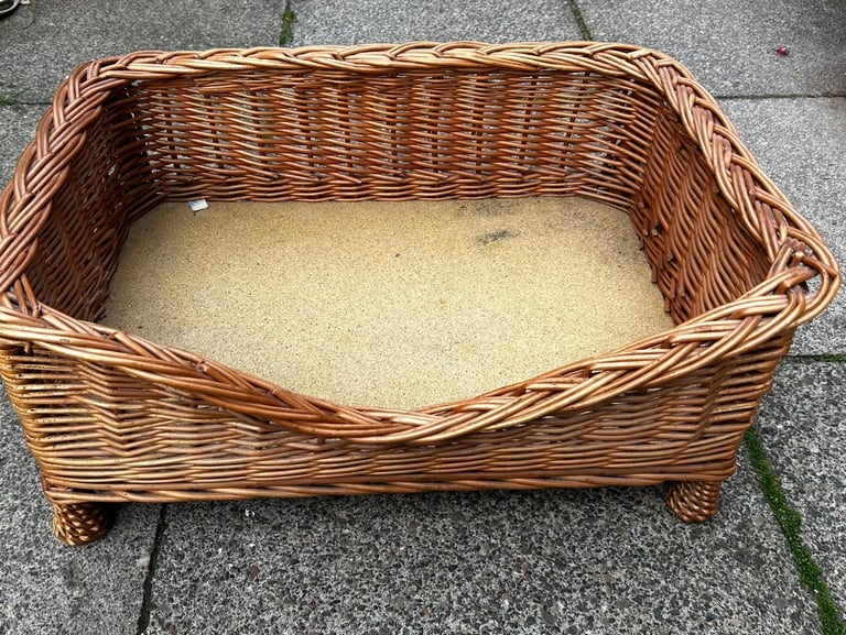 Wicker cat or dog bed