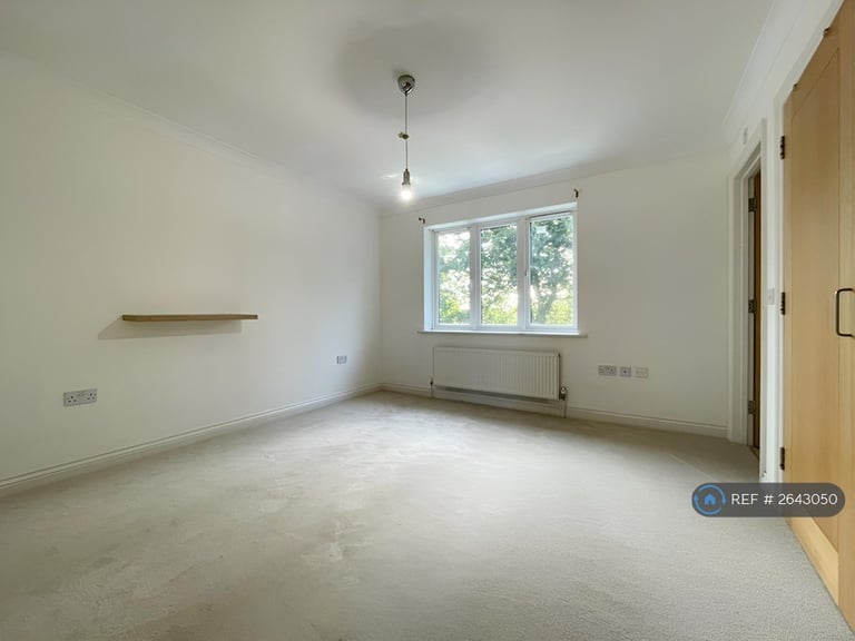 5 bedroom house in Willowmead Close, Runcton, Chichester, PO20 (5 bed) (#2643050)
