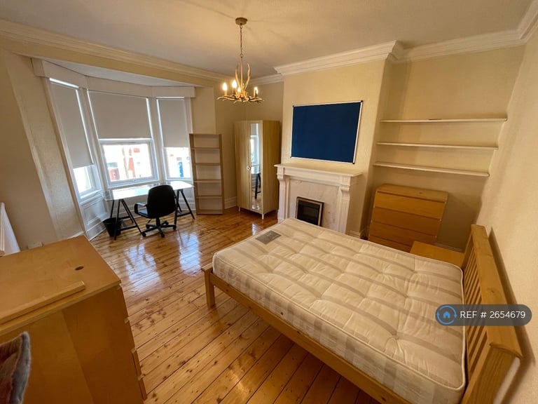 3 bedroom flat in Glenthorn Road, Newcastle Upon Tyne, NE2 (3 bed) (#2654679)