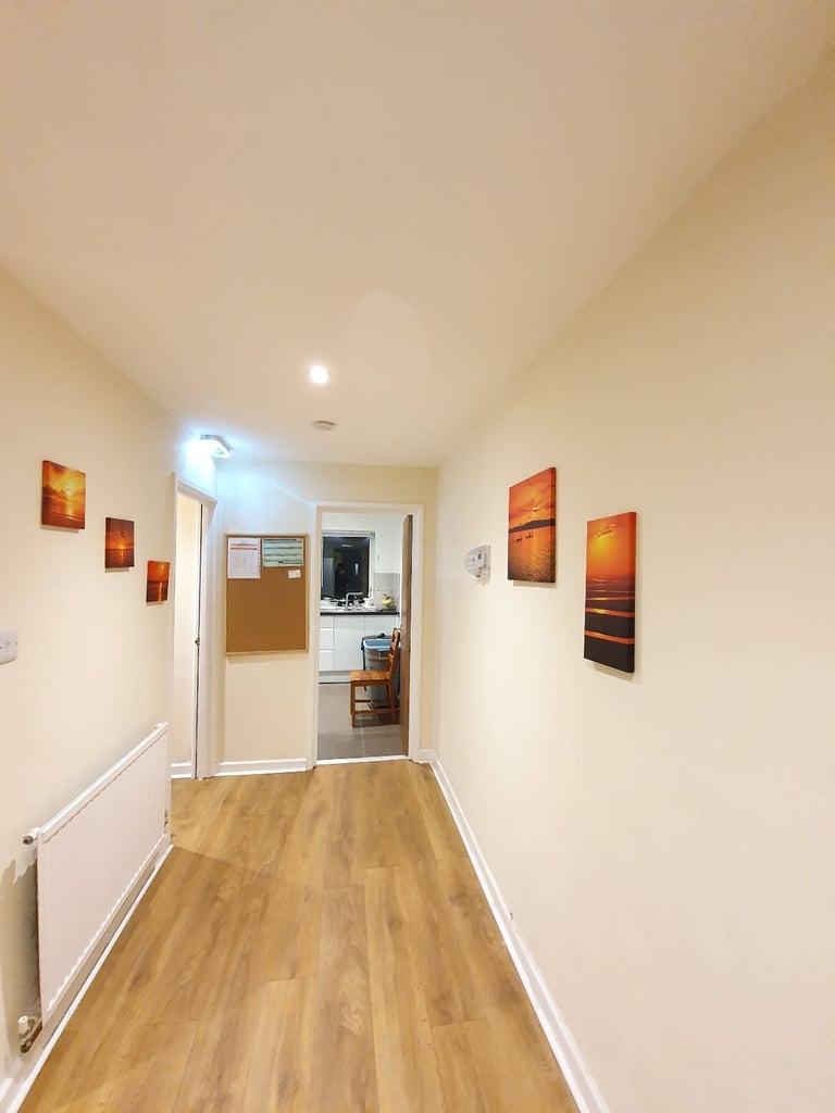 DOUBLE ROOM IN SHARED HOUSE IN SWINDON TOWN CENTRE - £525 (INCLUDING BILLS)