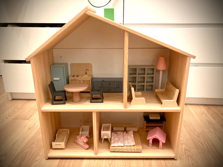 Doll House- Very good condition 