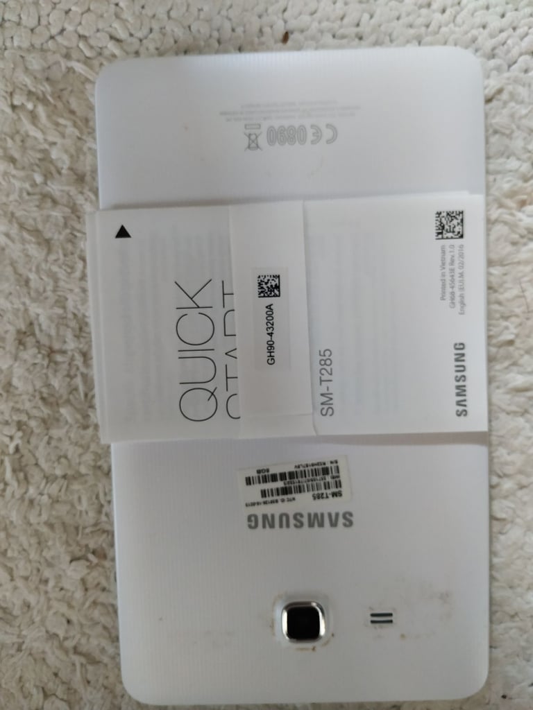 Samsung 4G Galaxy Phone in good condition works well clean item