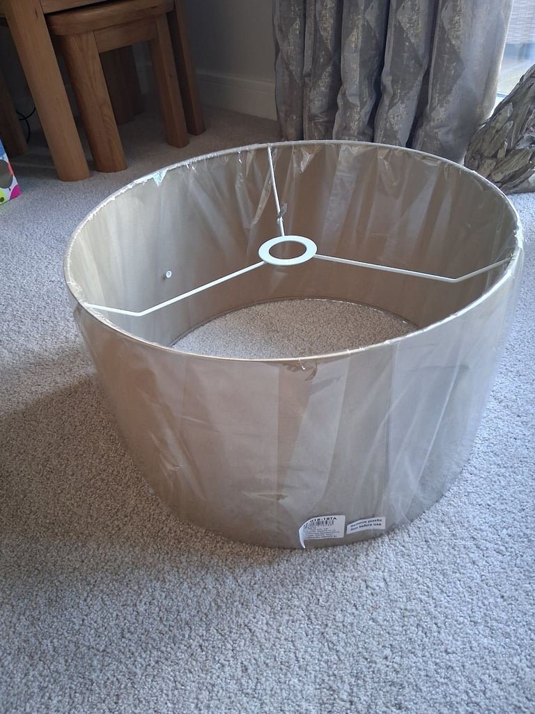 18 inch lampshade new.