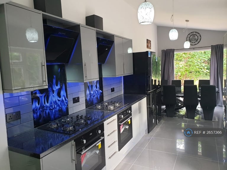 10 bedroom house in Erleigh Road, Reading, RG1 (10 bed) (#2657366)