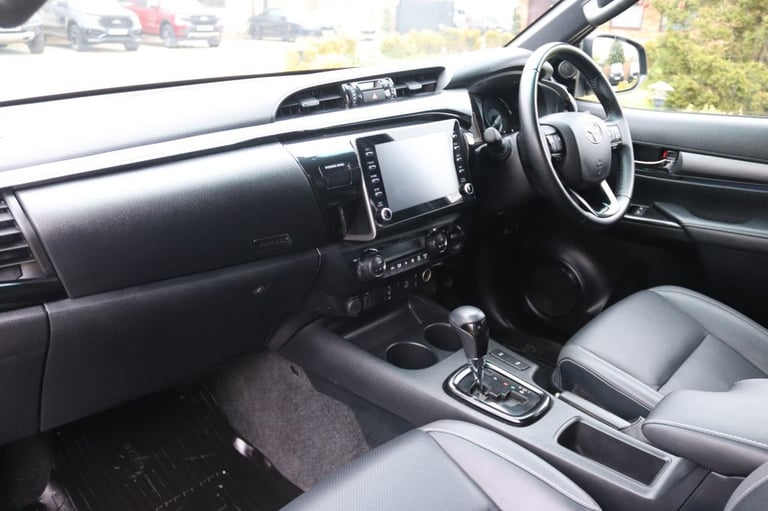 2023 Toyota Hilux 2.8 D-4D Invincible X Pickup Double Cab 4dr Diesel Auto 4WD Euro 6 (s/s) (2 PIC...