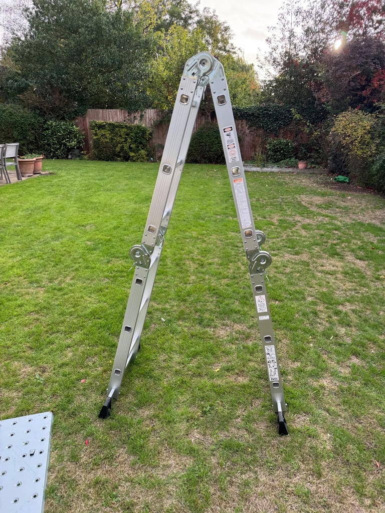 Multipurpose ladder with platform 