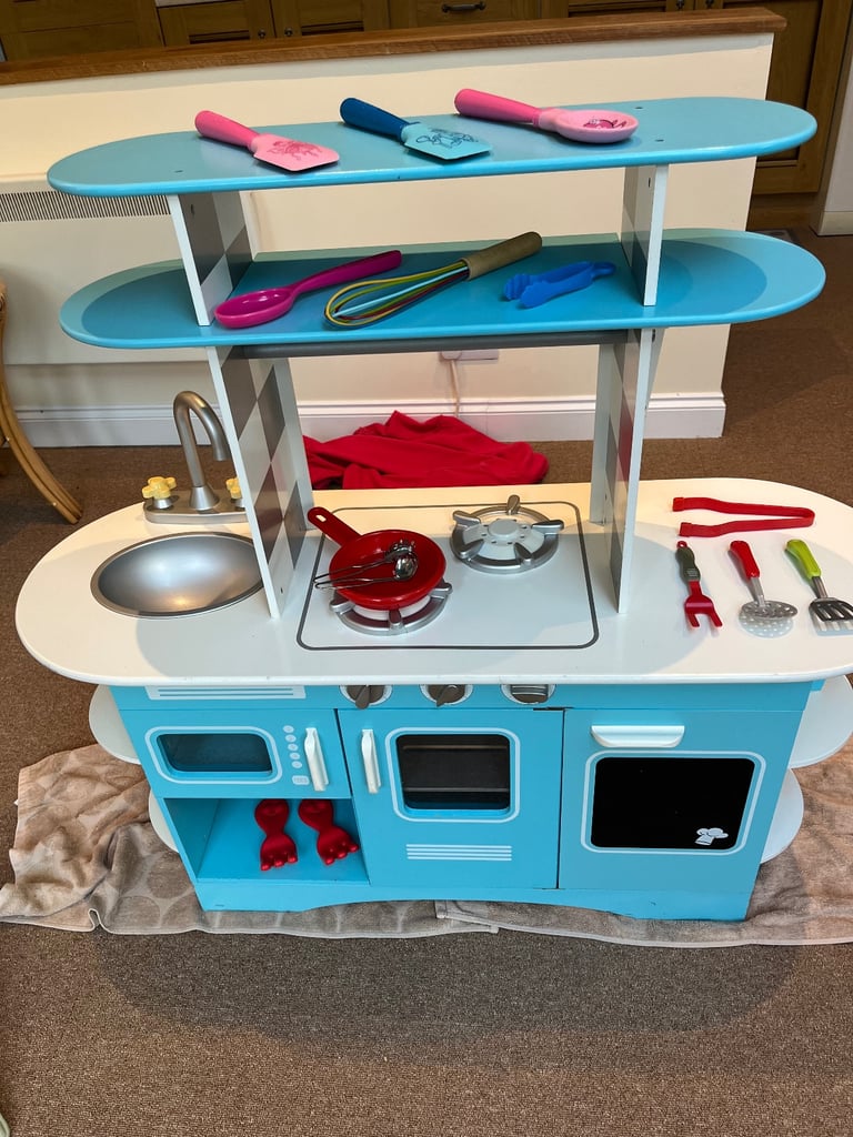 Toy kitchen