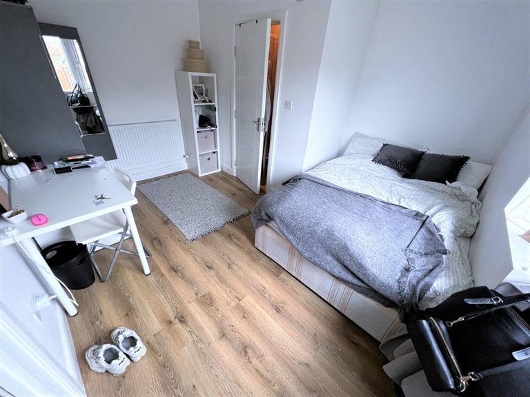 4 bedroom house in WATFORD WAY, HENDON, NW4 4XA