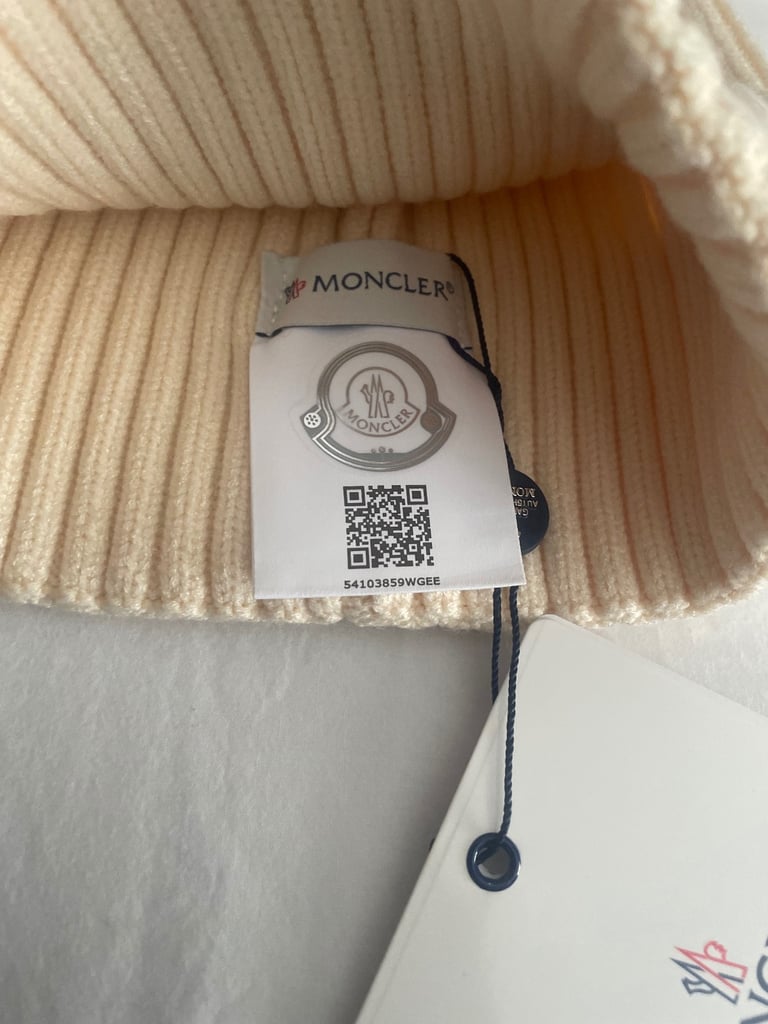 Moncler beanie cream