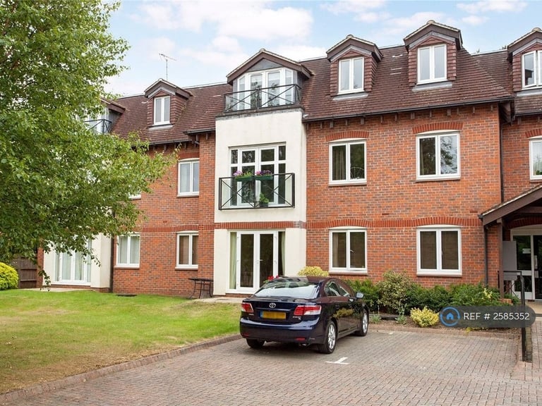 2 bedroom flat in River Court, Charvil, Reading, RG10 (2 bed) (#2585352)