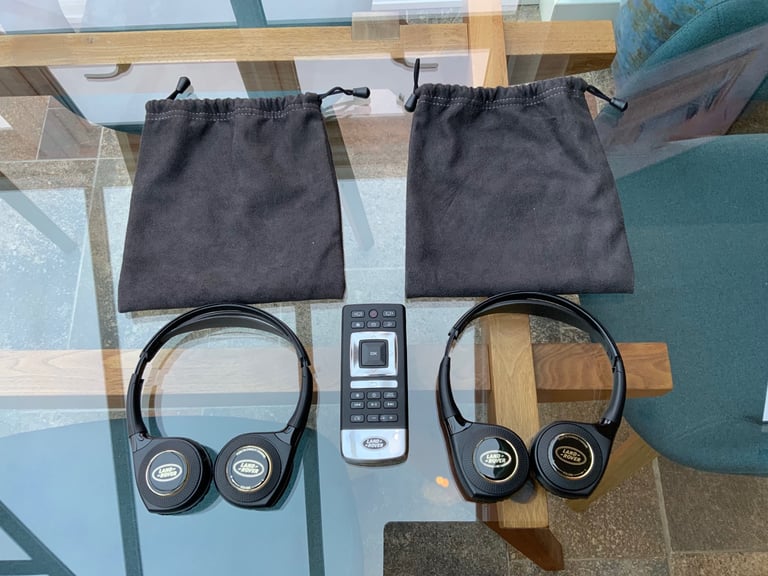 Land Rover Discovery 5 Bluetooth Headphones x2 plus Remote (genuine parts)