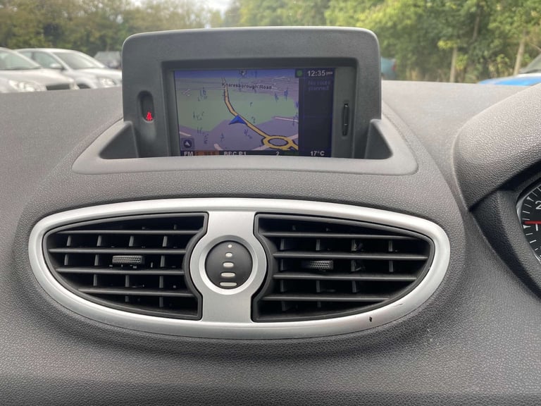 2010 Renault Clio 1.1 Clio Dynamique TomTom 16V 3dr Hatchback Petrol Manual