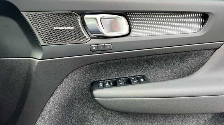 2025 Volvo EX40 185kW Extended Range Ultra 78kWh 5dr Auto Estate Electric Automatic