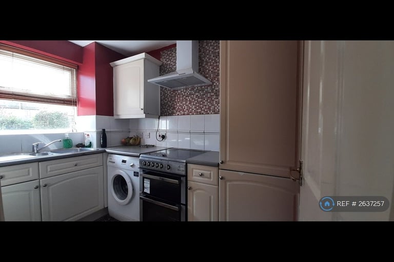 2 bedroom flat in Cromwell Road, Cambridge, CB1 (2 bed) (#2637257)