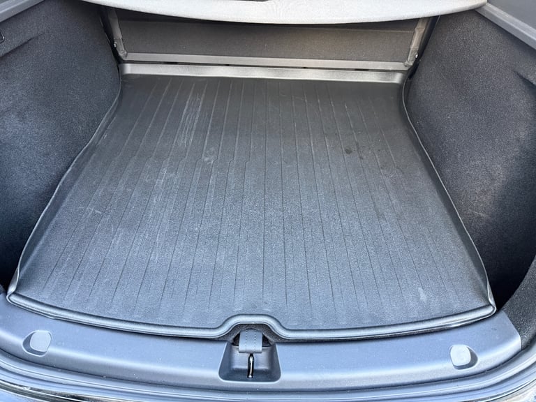 Original Tesla Model Y set of rubber mats - x5