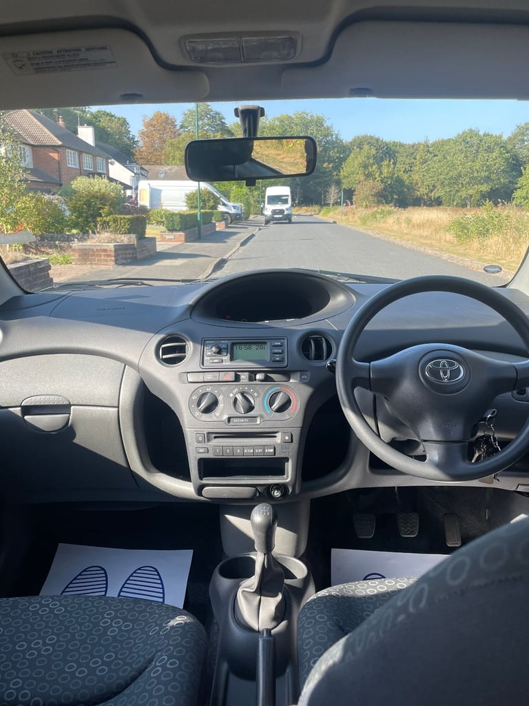 *12 MONTHS MOT, FTSH & ULEZ COMPLIANT* Toyota, YARIS, Hatchback, 2004, Manual, 1298 (cc), 5 doors
