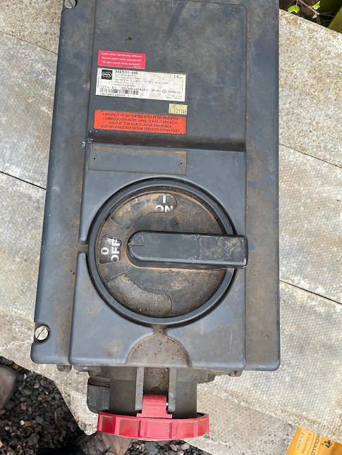 125 amp switched socket