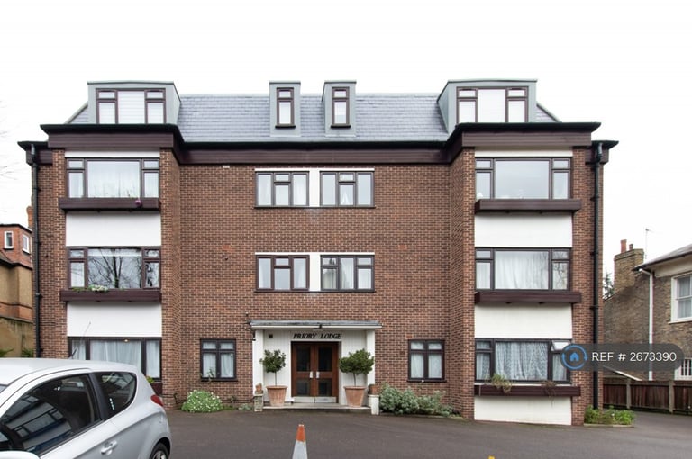 2 bedroom flat in Castlebar Road, London, W5 (2 bed) (#2673390)