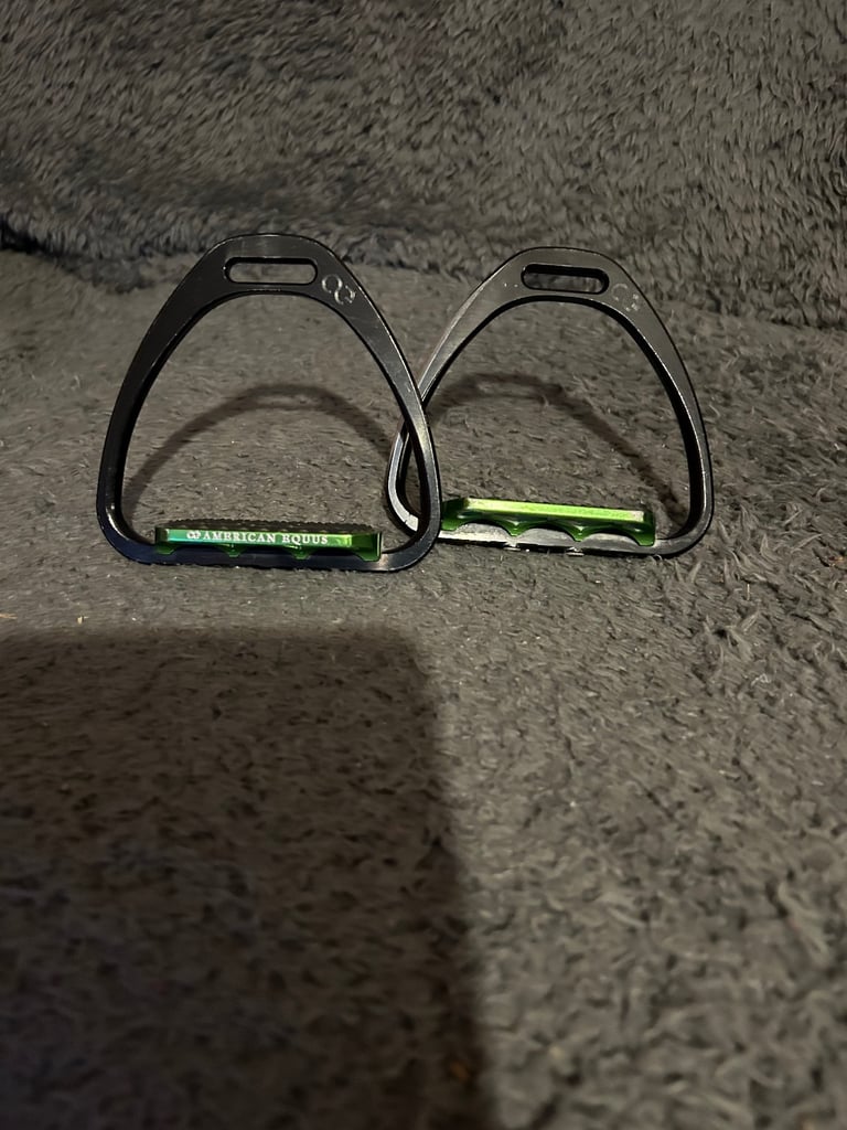 Racehorse stirrup irons