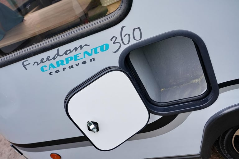 Freedom Carpento 360 - Lightweight 3 or 4 berth caravan with bathroom