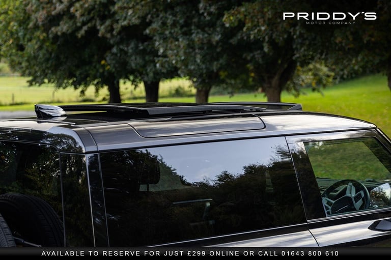 LAND ROVER DEFENDER 90 2.0 P300 X-Dynamic HSE - Amazing spec. Massive presence.
