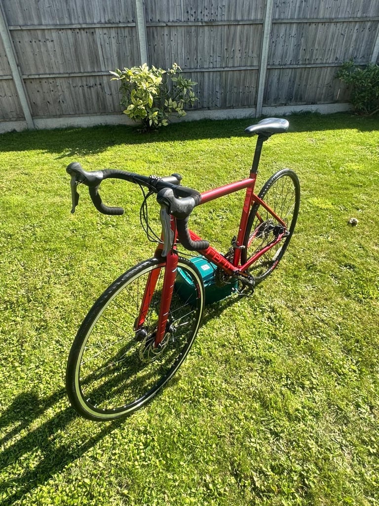 Carrera vanquish road bike