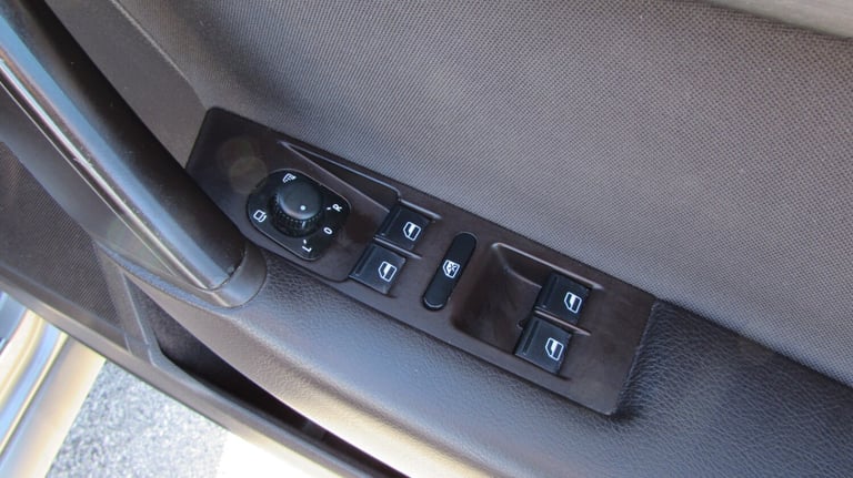 2013 Volkswagen Passat 2.0 TDI Bluemotion Tech SE 4dr DSG SALOON Diesel Automatic