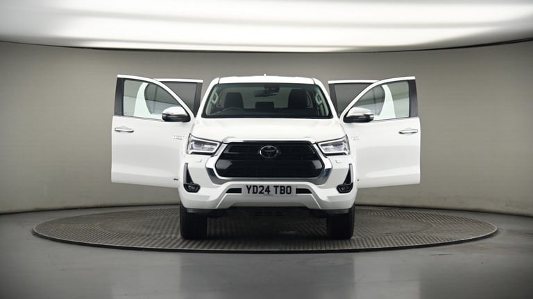 2024 Toyota Hilux 2.8 D-4D Invincible Pickup Double Cab 4dr Diesel Auto 4WD Euro 6 (s/s) (204 Pic...