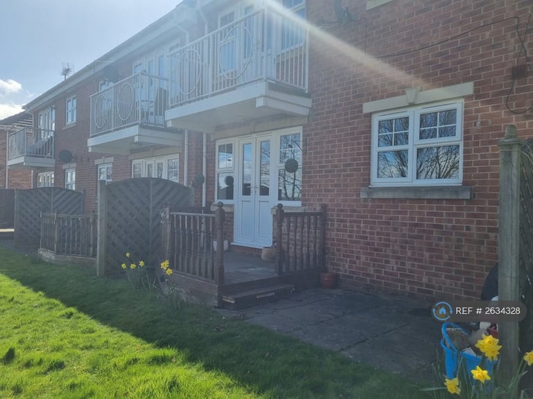 2 bedroom flat in Sycamore Chase, Pudsey, LS28 (2 bed) (#2634328)